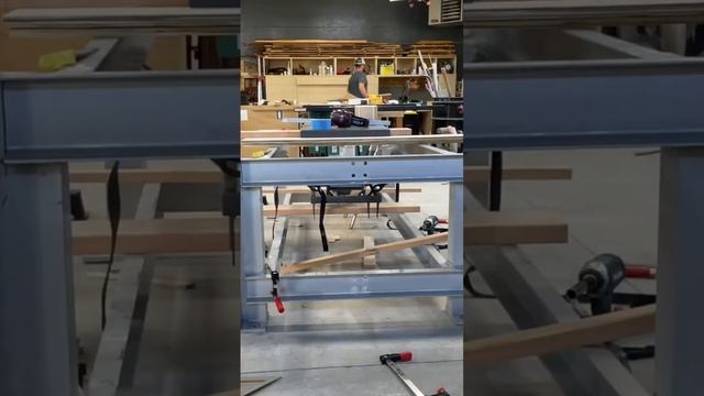 115,000 VOLT Harbor Freight assembly table. |Finalizing the base| смотреть онлайн