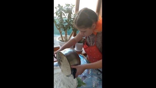 6. Кулинарный видео-журнал. Пирожки с капустой и картофелем. смотреть онлайн