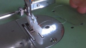 Взаимозаменяемость лапок от старой и новой швейных машин.