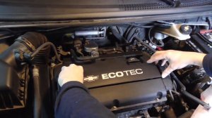 Chevrolet Aveo/Sonic T300 замена свечей зажигания.