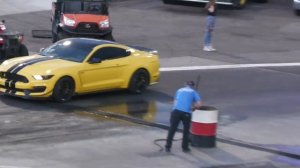 Tesla Model Y против Ford Mustang Shelby GT350 - Drag Racing - электромобили против маслкаров
