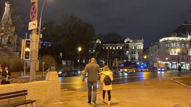 Шагаю по Москве в районе Патриарших прудов смотреть онлайн