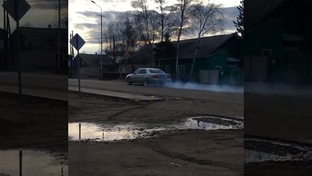 LS430 старт с пробуксовкой смотреть онлайн