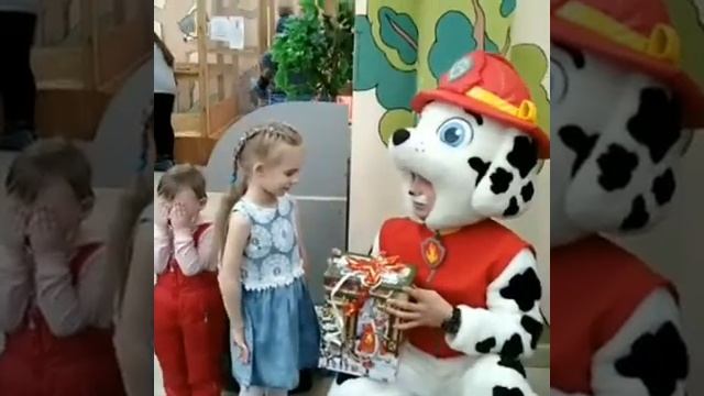 Диане на ДР подарили ЩЕНКА!!! смотреть онлайн