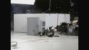 Infiniti G25 crash test small