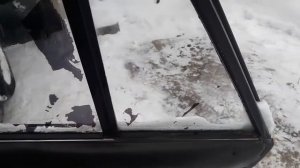Небольшой лайфхак как убрать клей от тонировки со стекла!