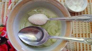 Салат из жареных баклажанов с яйцом и маринованным луком