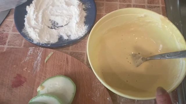 Готовлю кабачки в кляре, придумала себе новое правило смотреть онлайн