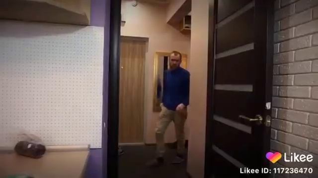 Жизнь робота пылесоса часть 1...