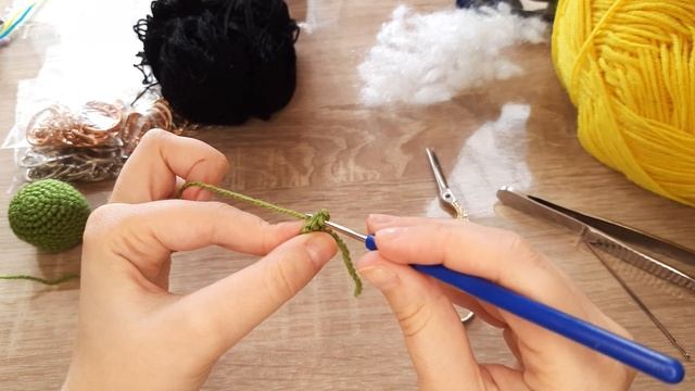 МК для начинающих Лягушка ? Амигуруми брелок жабка смотреть онлайн