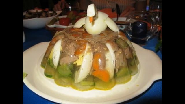 Холодные закуски мясные:Заливное из курицы