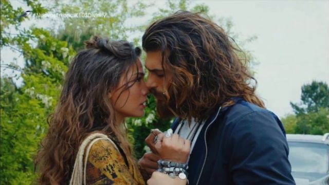 Demet Özdemir estaba enojado con Can Yaman y no lo dejó entrar a la casa смотреть онлайн