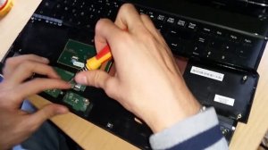 How to change keyboard of Fujitsu Lifebook  AH532 keybord replacment