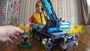 КРАН ЛЕГО ТЕХНИК НА ПУЛЬТЕ УПРАВЛЕНИЯ/НОВАЯ ЛЕГО САМОДЕЛКА ПО ОБРАЗУ КРАНА LEGO TECHNIC 42009 MK II