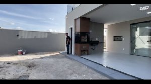 CASA MODERNA COM PELE DE VIDRO 257 M² 04 SUÍTES EM UM TERRENO COM 340 M²