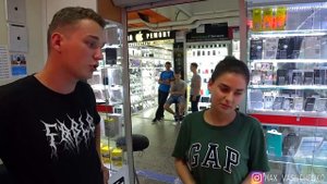 УКРАЛ АЙФОН В МАГАЗИНЕ. ПРОДАВЕЦ ПОЙМАЛ EDWARD BIL. ПРАНК