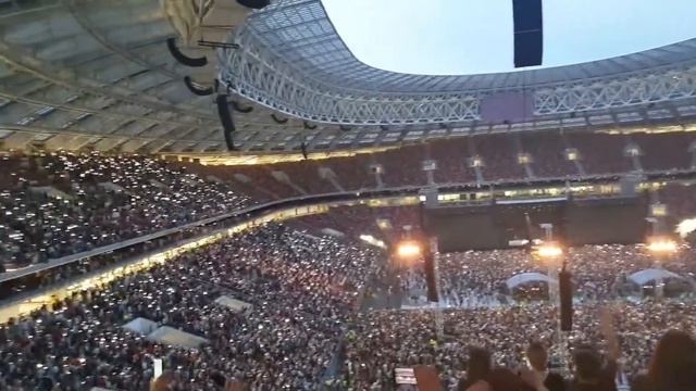 Лайф концерт Basta ин Москоу (качество сжатого эс енота) смотреть онлайн