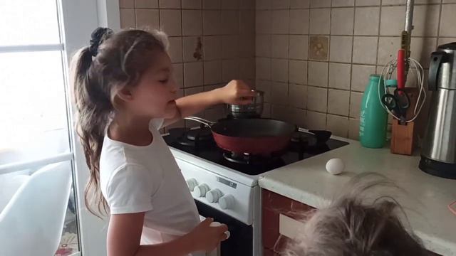 Я так и ЗНАЛА🤦-девочки ЖАРЯТ яйца☑️мои НОВЫЕ цветы☑️делает все что она ХОЧЕТ😅Семья в ТУРЦИИ