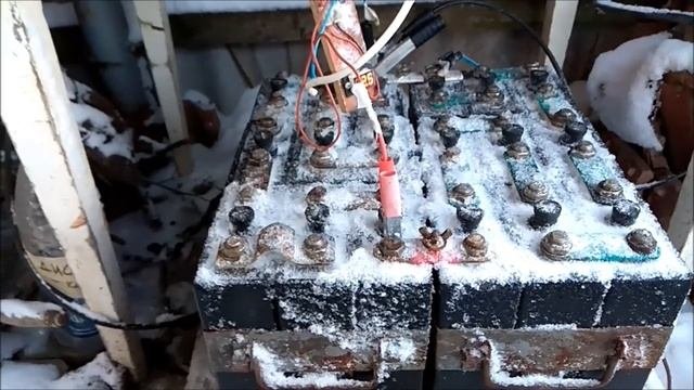 Солнечная электростанция.Мороз.Снег.Аккумулятор.