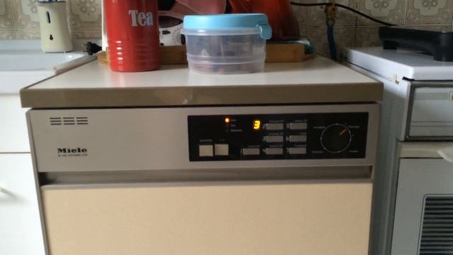 Lavastoviglie Miele De Luxe Electronic G562 смотреть онлайн