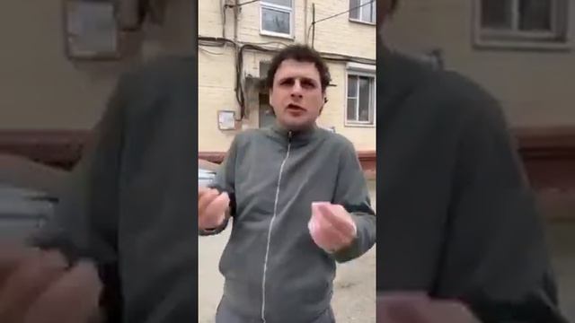 Какой происходит ужас с дружбой и друзьями когда кто-то бросил...  Это сильно бьёт по отношениям!