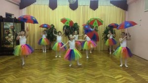 Танец «Продавцы зонтиков». Коллектив «Прянички».