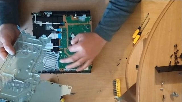 PS4 Slim разборка, чистка и замена термопасты своими руками. смотреть онлайн