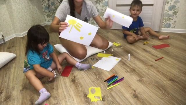 Занятия с детьми 3 годика . Аппликация из цветной бумаги