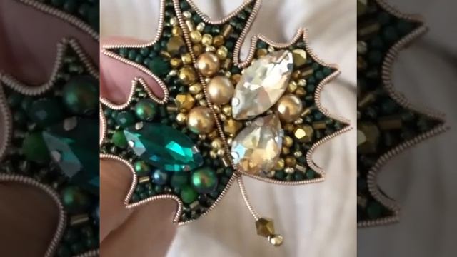 Брошь кленовый лист ручной работы от дизайнера украшений mrs.Gurina