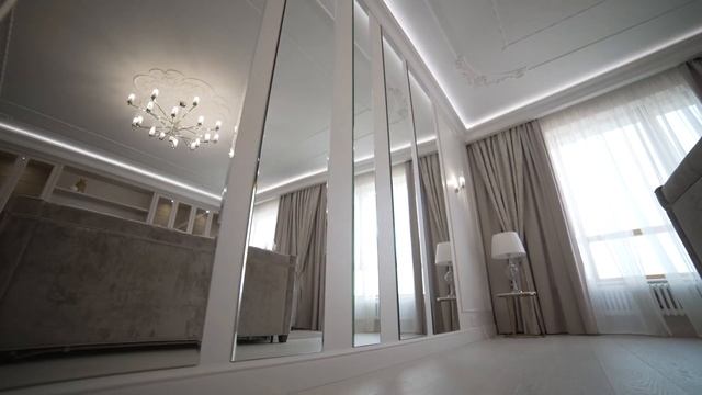 Видеообзор реализованной квартиры в стиле неоклассика в ЖК Риверсайд смотреть онлайн