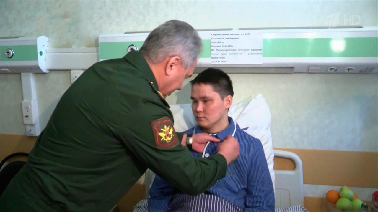 Сергей Шойгу вручил награды военнослужащим, отличившимся в ходе специальной военной операции
