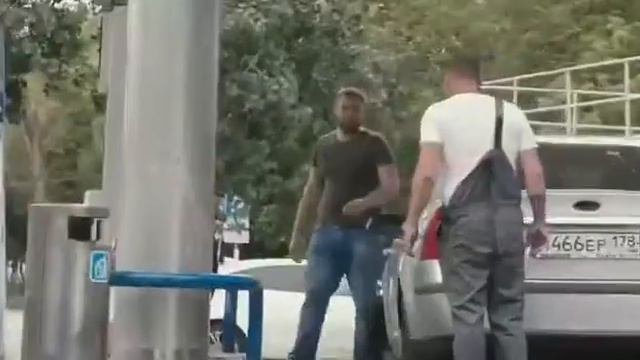 Эдвард бил чуть не выхватил..... смотреть онлайн