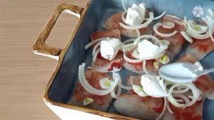 Судак запечённый с помидорами и сыром.?? Готовится просто получается Вкусно