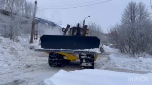 Бульдозер ЧЕТРА Т11 болотник чистит снег / ТехЗап