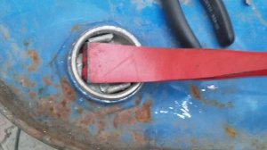 Как открыть крышку 200 л бочку