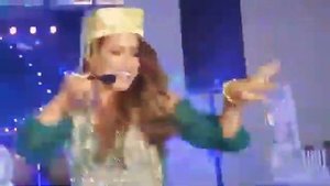 Испанка поёт на узбекском