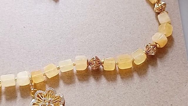 Колье из жёлтого нефрита 46 см.