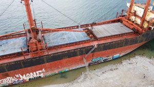 Севший на мель сухогруз "Rio" (Кабардинка, июнь 2021)