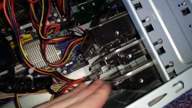 Сколько жестких дисков sata можно подключить в системный блок? смотреть онлайн