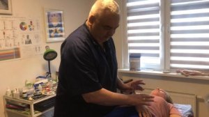 Техника для домашнего пользования. Лечение легкого болевого синдрома поясницы в домашних условиях.