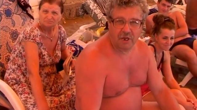 Самозахват пляжа в Судаке у кафе Эсанна