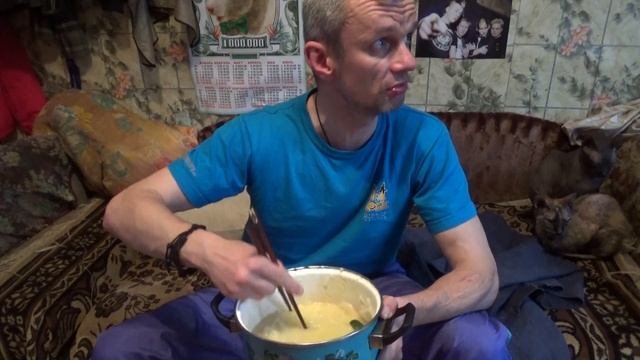 обжор кострюля кортошки толчёной огурчики по корейски 2 кусочка хлеба и моренованый лук