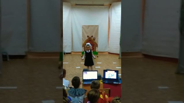 Прочтение стиха " Треугольник и Квадрат " смотреть онлайн