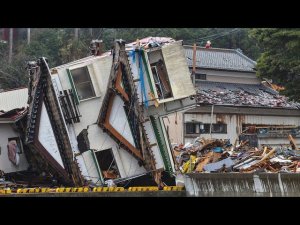 Сильнейшее землетрясение в Японии на Новый год. Цунами 5 метров