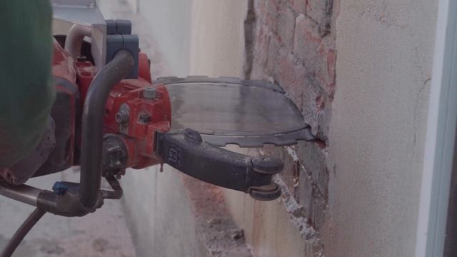 Esecuzione martinetti doppi piatti su edificio in muratura смотреть онлайн