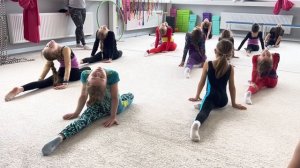 Растяжка шпагат воздушная гимнастика