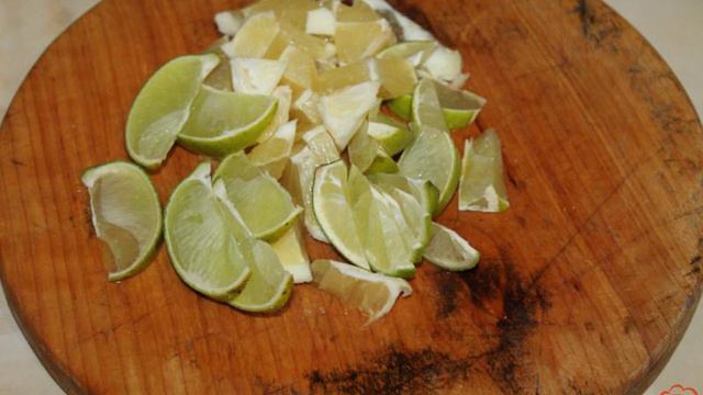 Безалкогольное мохито с лаймом и клубникой
