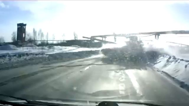 Танк в Нижнем Тагиле выехал на перекресток смотреть онлайн