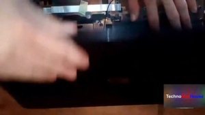 Чистка та ремонт кріплення петель екрана Acer Aspire E1 571G