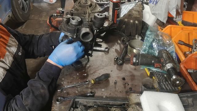 Мерседес Вито 638 2.3TD замена картриджа турбины смотреть онлайн